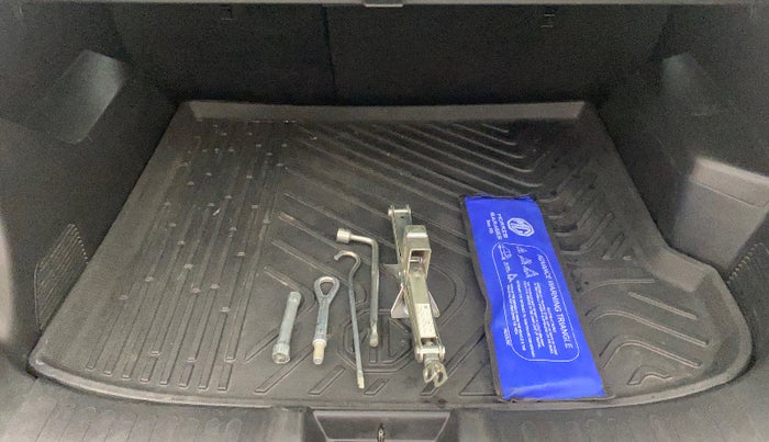 2019 MG HECTOR SHARP 2.0 DIESEL, Diesel, Manual, 96,699 km, Dicky (Boot door) - Tool missing