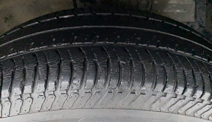 2016 Maruti Swift VXI OPT, Petrol, Manual, 62,335 km, Right Front Tyre Tread