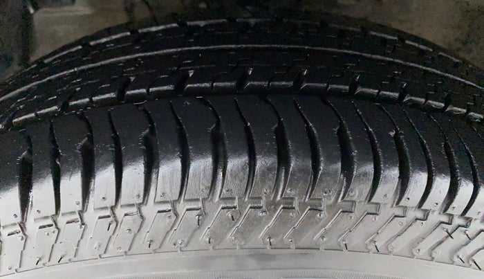 2016 Maruti Swift VXI OPT, Petrol, Manual, 62,335 km, Left Front Tyre Tread