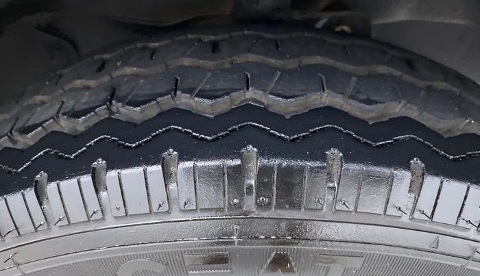 2019 Maruti Eeco 5 STR WITH AC PLUSHTR, Petrol, Manual, 39,728 km, Right Front Tyre Tread