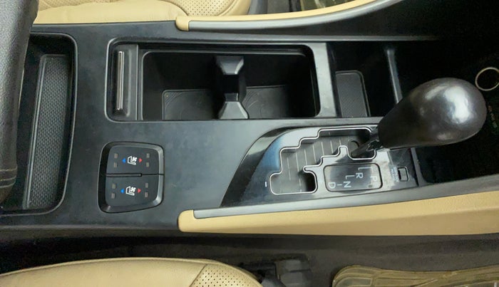 2014 Hyundai Sonata 2.4 GDI AT, Petrol, Automatic, 84,362 km, Gear Lever