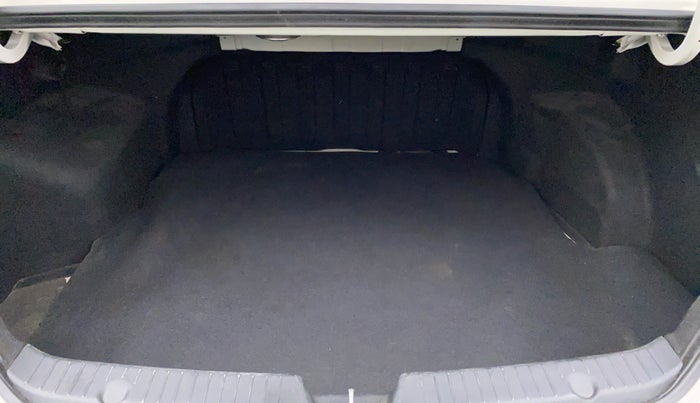 2014 Hyundai Sonata 2.4 GDI AT, Petrol, Automatic, 84,362 km, Boot Inside