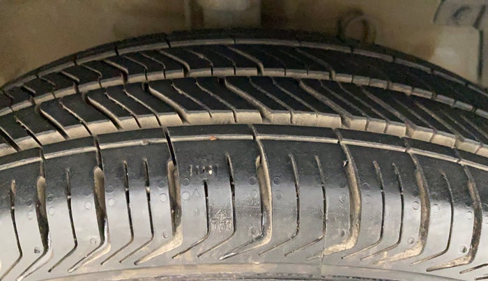 2016 Maruti Swift Dzire VXI, Petrol, Manual, 28,866 km, Right Front Tyre Tread