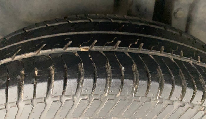 2016 Maruti Swift Dzire VXI, Petrol, Manual, 28,866 km, Left Rear Tyre Tread