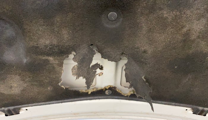 2016 Maruti Swift Dzire VXI, Petrol, Manual, 28,866 km, Bonnet (hood) - Insulation cover has minor damage