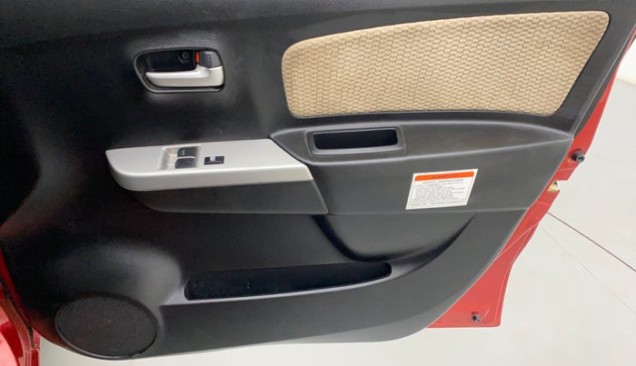 2017 Maruti Wagon R 1.0 LXI CNG, CNG, Manual, 41,172 km, Driver Side Door Panels Control