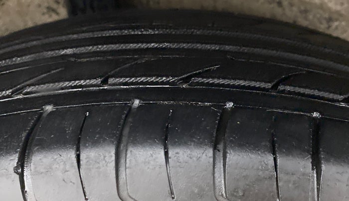 2013 Maruti Ritz VDI, Diesel, Manual, 84,641 km, Right Rear Tyre Tread