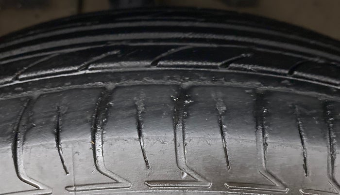 2013 Maruti Ritz VDI, Diesel, Manual, 84,641 km, Right Front Tyre Tread