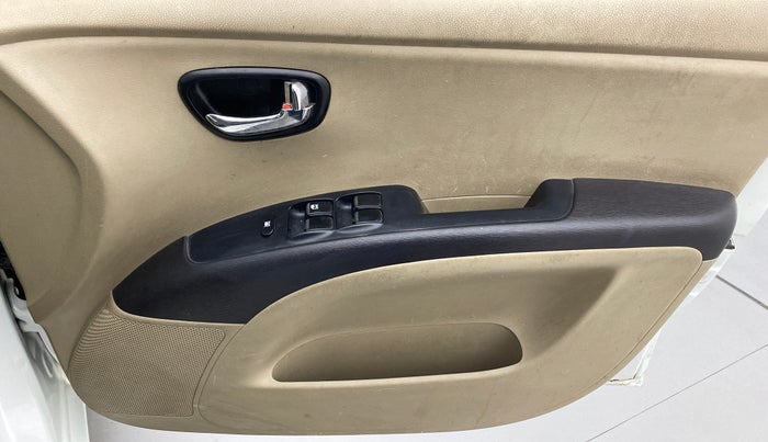 2011 Hyundai i10 MAGNA 1.1 IRDE2, Petrol, Manual, 50,908 km, Driver Side Door Panels Control