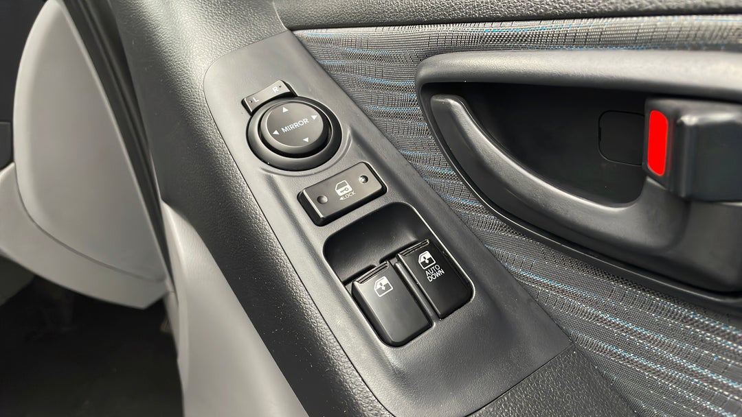 2015 Hyundai Iload Iload, Automatic, 89880 km, Drivers Side Door Panel Controls