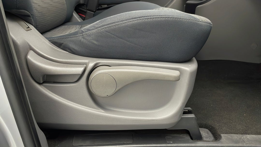 2015 Hyundai Iload Iload, Automatic, 89880 km, Drivers Side Adjustment Panel