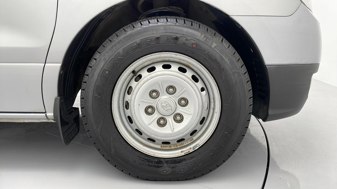 2015 Hyundai Iload Iload, Automatic, 89880 km, Right Front Wheel