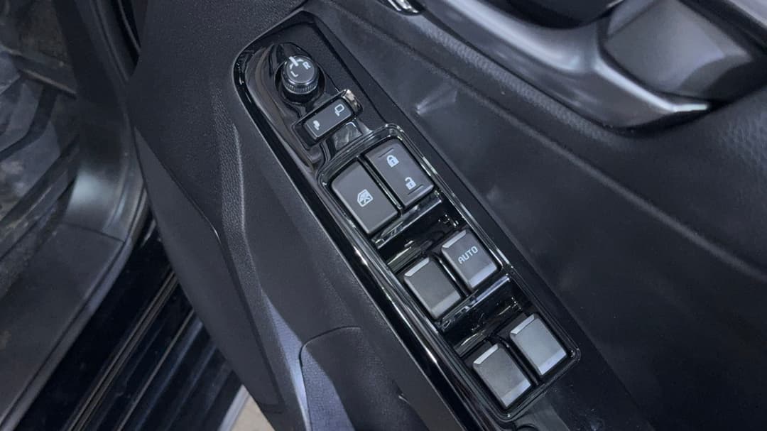 2024 Isuzu D-MAX X-terrain (4x4), Automatic, 25026 km, Drivers Side Door Panel Controls