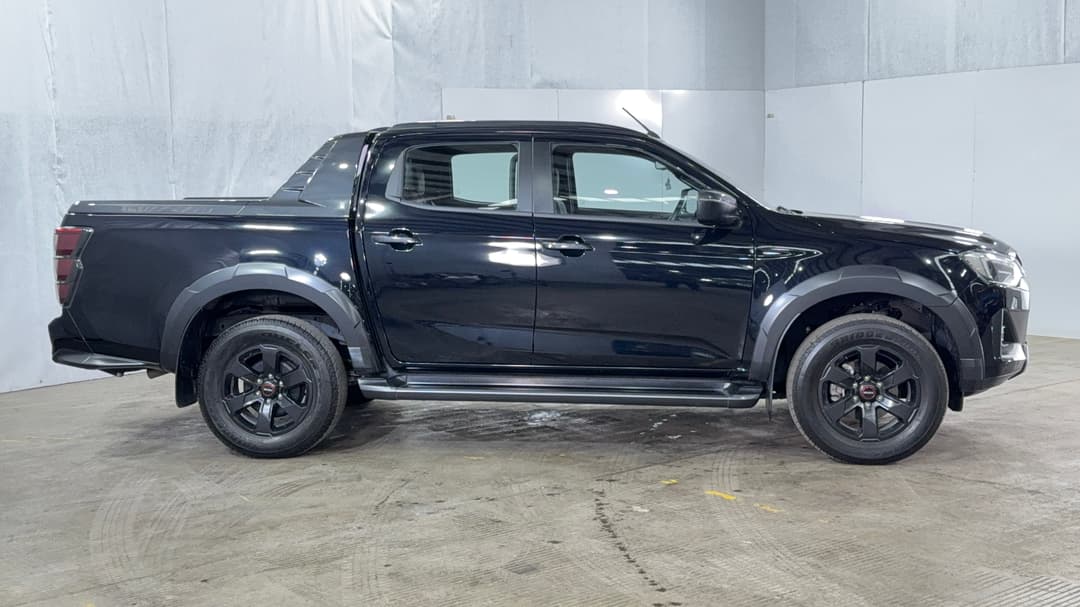 2024 Isuzu D-MAX X-terrain (4x4), Automatic, 25026 km, Right Side View