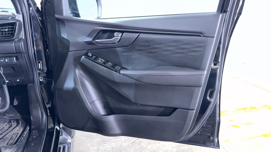 2024 Isuzu D-MAX X-terrain (4x4), Automatic, 25026 km, Speaker View