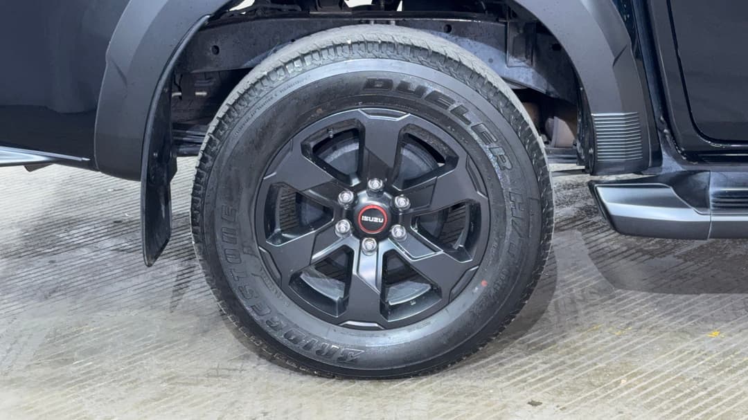 2024 Isuzu D-MAX X-terrain (4x4), Automatic, 25026 km, Right Rear Wheel