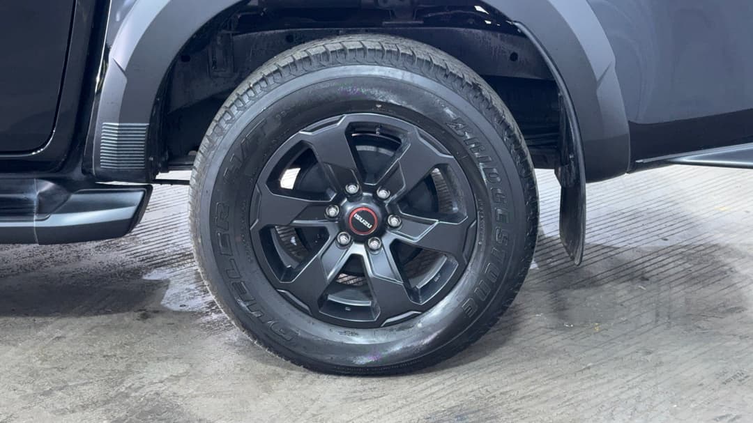 2024 Isuzu D-MAX X-terrain (4x4), Automatic, 25026 km, Left Rear Wheel