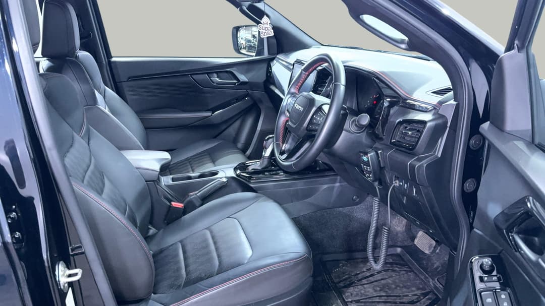 2024 Isuzu D-MAX X-terrain (4x4), Automatic, 25026 km, Right Side Front Door Cabin View