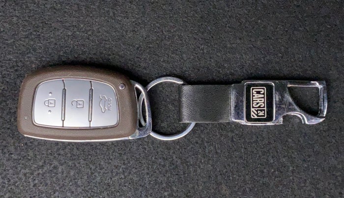 2022 Hyundai AURA SX 1.2, Petrol, Manual, 10,843 km, Key Close Up