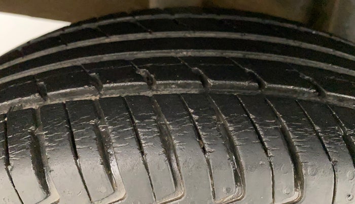 2016 Datsun Redi Go T, Petrol, Manual, 44,516 km, Right Rear Tyre Tread