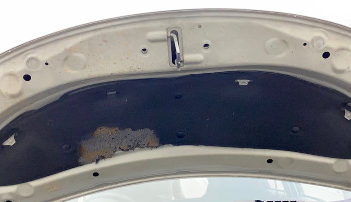 2016 Datsun Redi Go T, Petrol, Manual, 44,516 km, Bonnet (hood) - Insulation cover has minor damage