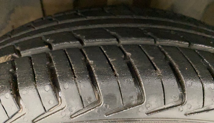 2016 Datsun Redi Go T, Petrol, Manual, 44,516 km, Left Front Tyre Tread