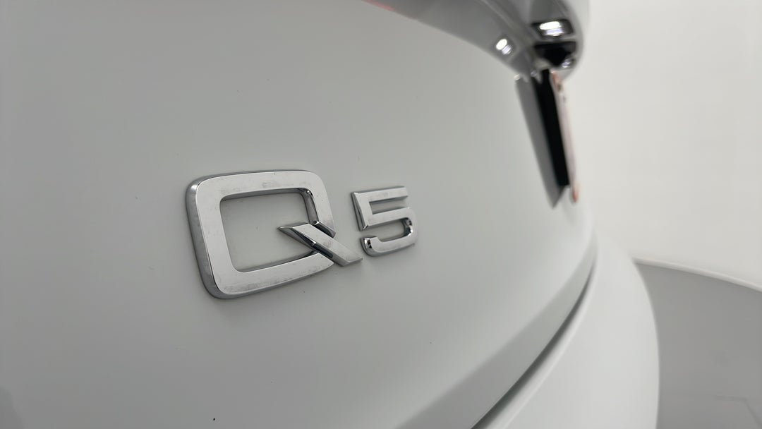 2019 Audi Q5 40 Tdi Quattro Design, Automatic, 45880 km, Badge (Boot Left Side)