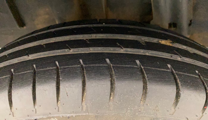 2019 Renault TRIBER RXZ, Petrol, Manual, 57,464 km, Right Rear Tyre Tread