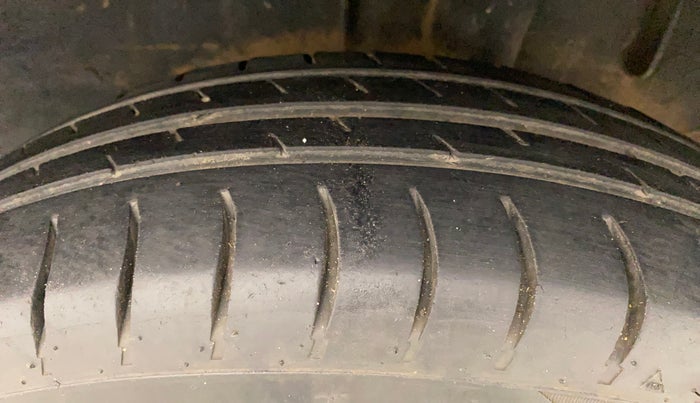 2019 Renault TRIBER RXZ, Petrol, Manual, 57,464 km, Left Rear Tyre Tread