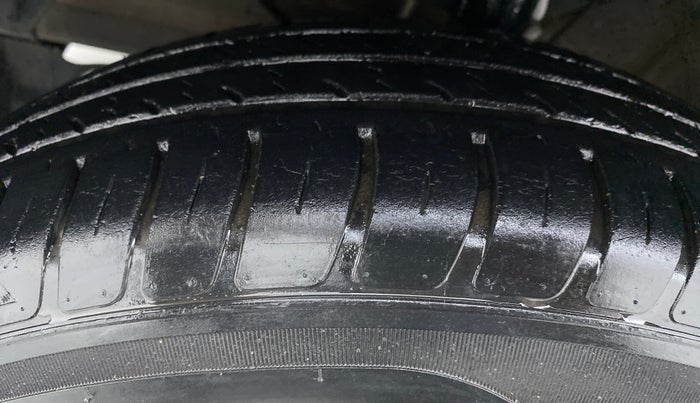 2019 Maruti Swift VXI D, Petrol, Manual, 51,423 km, Left Front Tyre Tread