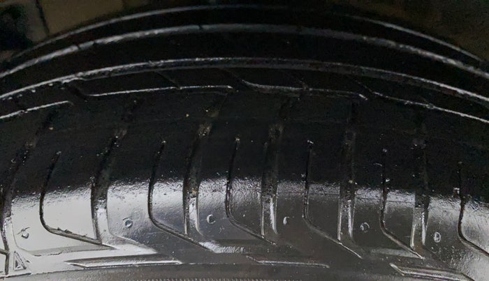 2018 Tata NEXON XZ PLUS PETROL DUAL TONE, Petrol, Manual, 18,355 km, Right Rear Tyre Tread