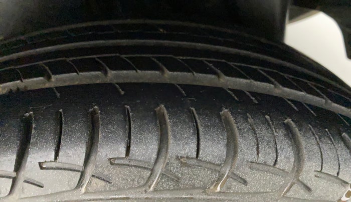 2014 Maruti Swift Dzire ZXI, Petrol, Manual, 78,609 km, Left Rear Tyre Tread