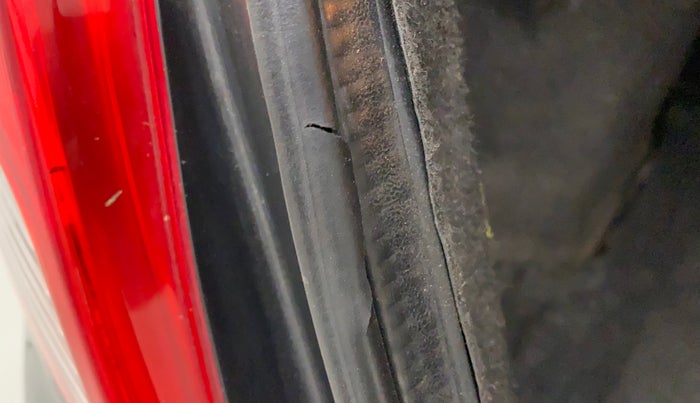 2014 Maruti Swift Dzire ZXI, Petrol, Manual, 78,609 km, Dicky (Boot door) - Weather strip has minor damage