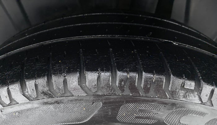 2019 Maruti XL6 ALPHA SHVS  MT, Petrol, Manual, 41,340 km, Left Rear Tyre Tread