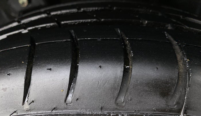 2013 Hyundai Eon D-LITE+, Petrol, Manual, 10,048 km, Left Rear Tyre Tread