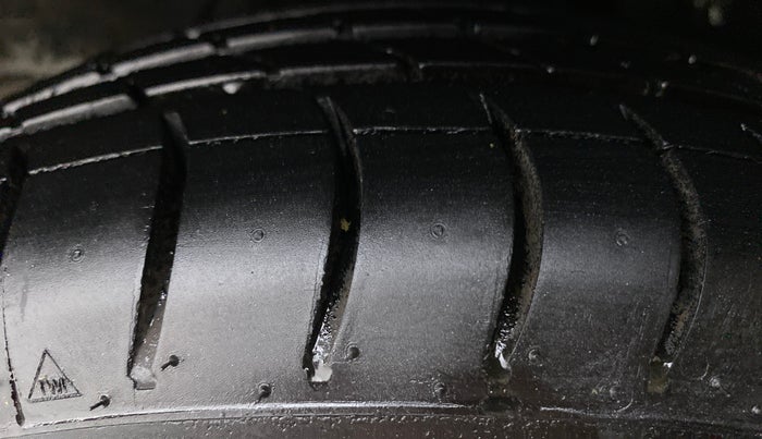 2013 Hyundai Eon D-LITE+, Petrol, Manual, 10,048 km, Right Rear Tyre Tread
