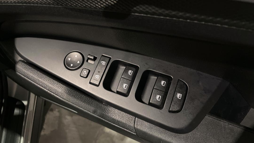 2024 Kia Sportage S (FWD), Automatic, 48924 km, Drivers Side Door Panel Controls