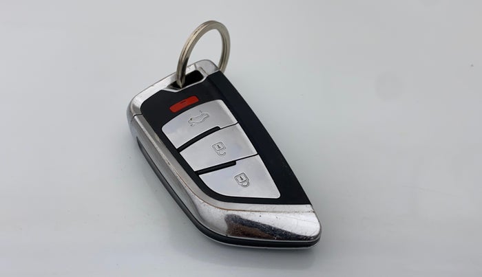 2015 Maruti Ciaz ZDI+ SHVS, Diesel, Manual, 1,16,138 km, Lock system - Keyless sensor not working