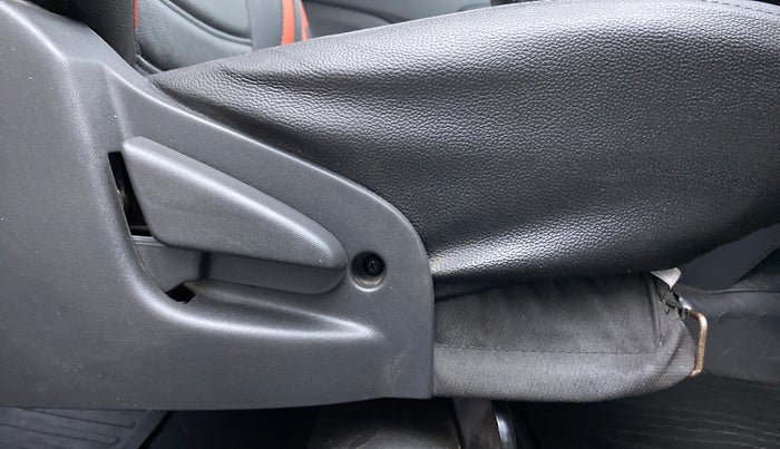 2018 Datsun Go Plus T, Petrol, Manual, 26,372 km, Driver Side Adjustment Panel