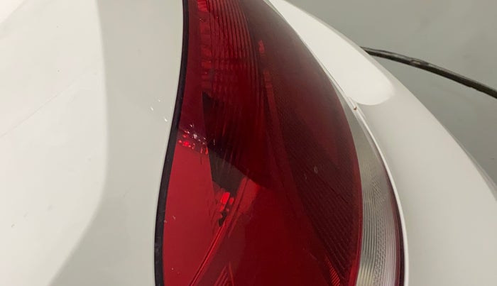 2012 Volkswagen Vento HIGHLINE 1.6 MPI, Petrol, Manual, 62,138 km, Left tail light - Minor damage