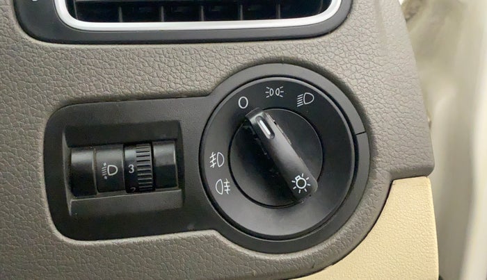2012 Volkswagen Vento HIGHLINE 1.6 MPI, Petrol, Manual, 62,138 km, Dashboard - Headlight height adjustment not working