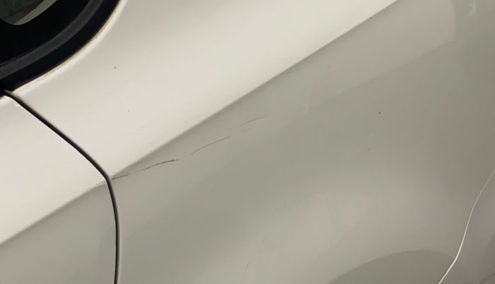 2012 Volkswagen Vento HIGHLINE 1.6 MPI, Petrol, Manual, 62,138 km, Left quarter panel - Minor scratches