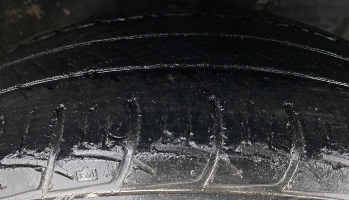 2016 Toyota Etios Liva V  LIMITED, Petrol, Manual, 36,589 km, Right Front Tyre Tread