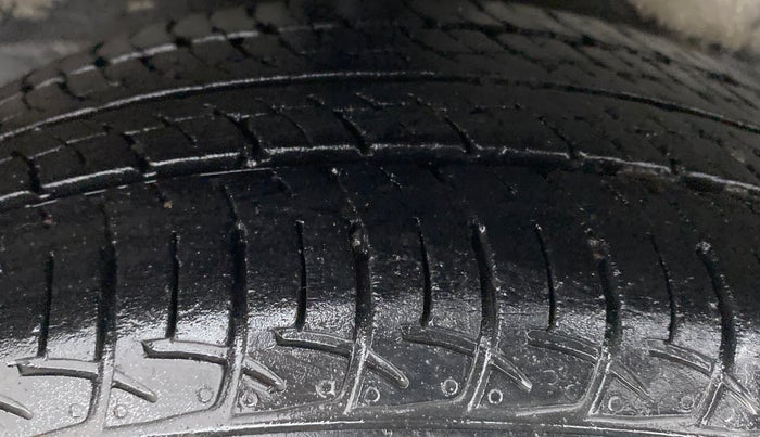 2016 Toyota Etios Liva V  LIMITED, Petrol, Manual, 36,589 km, Right Rear Tyre Tread