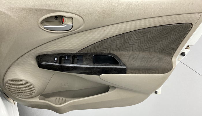 2016 Toyota Etios Liva V  LIMITED, Petrol, Manual, 36,589 km, Driver Side Door Panels Control