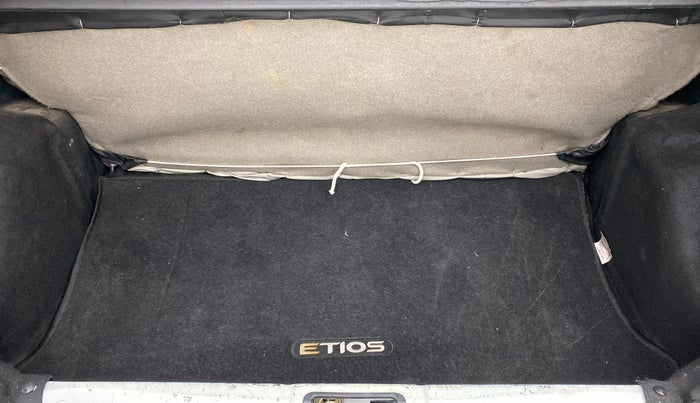 2016 Toyota Etios Liva V  LIMITED, Petrol, Manual, 36,589 km, Boot Inside