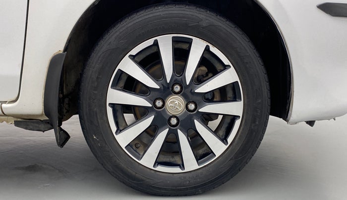 2016 Toyota Etios Liva V  LIMITED, Petrol, Manual, 36,589 km, Right Front Wheel