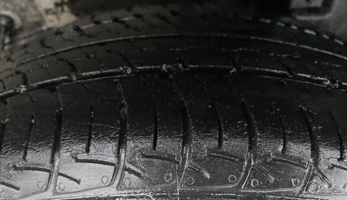 2016 Toyota Etios Liva V  LIMITED, Petrol, Manual, 36,589 km, Left Rear Tyre Tread