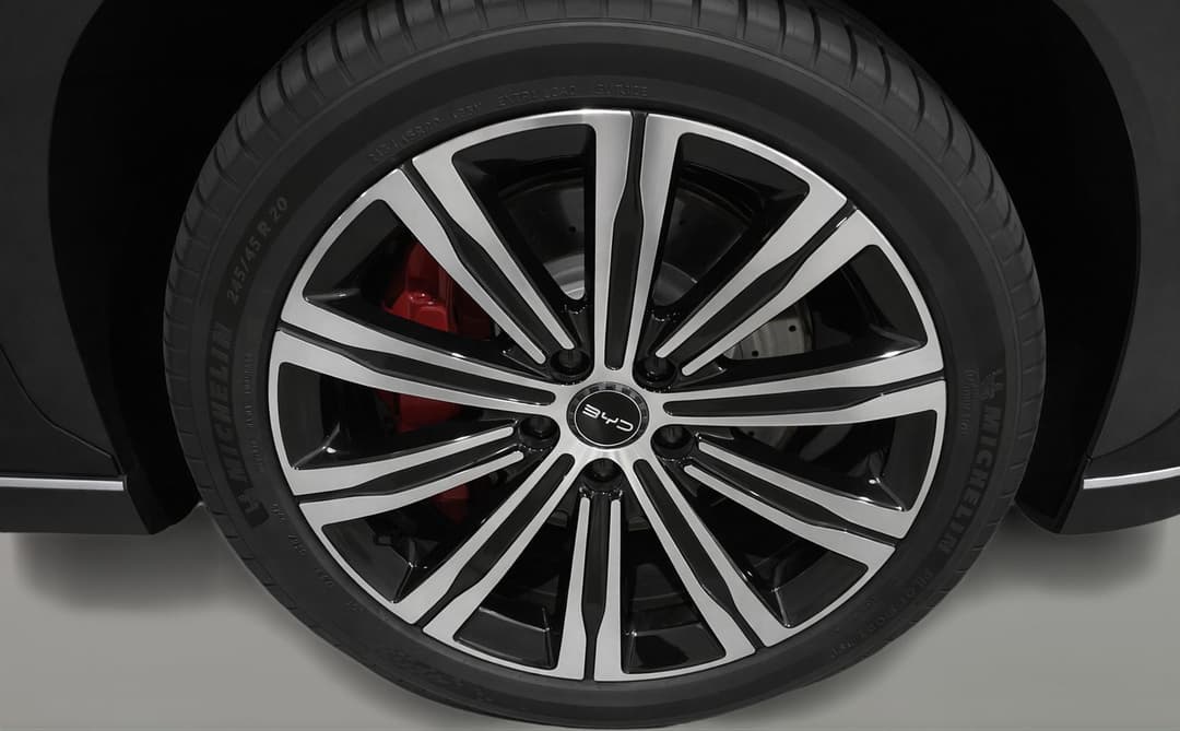2025 Byd Sealion 7 Performance, Automatic, 13982 km, Right Front Wheel