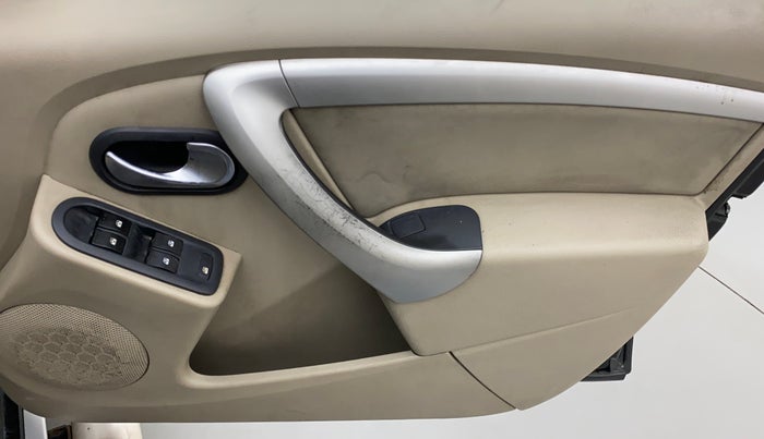 2015 Nissan Terrano XL (P), Petrol, Manual, 72,643 km, Driver Side Door Panels Control